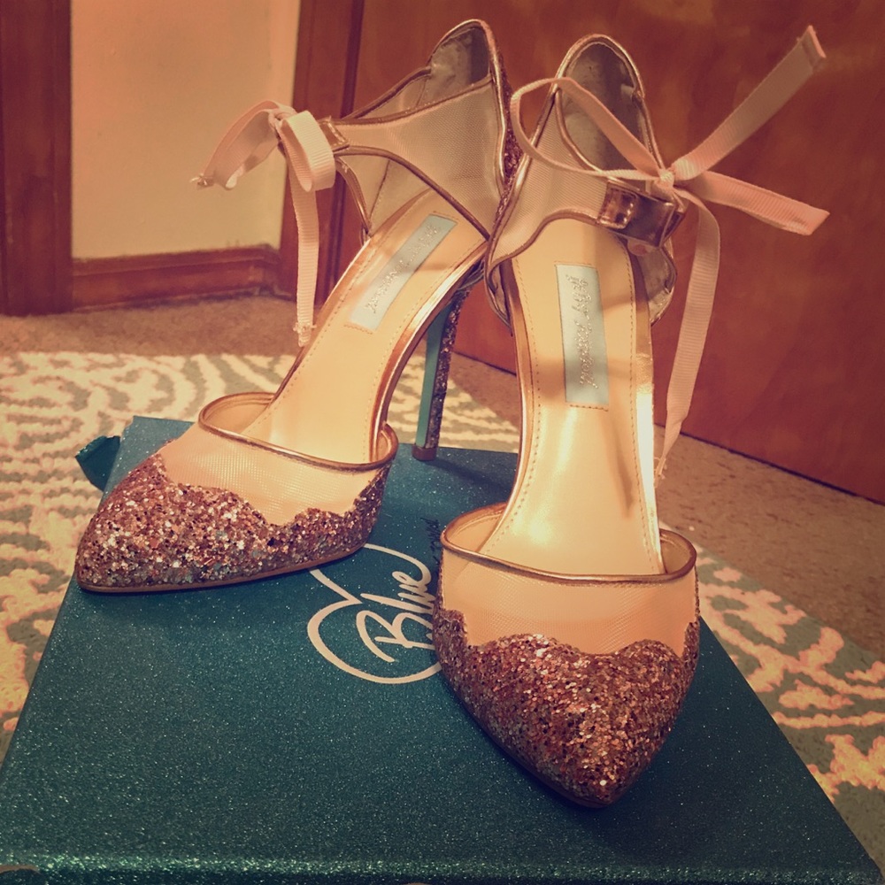 Betsey Johnson Stela Glitter Heel in Rose Gold